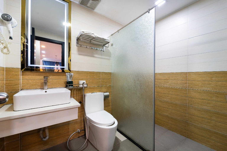 Bathroom 3, Dancentre Airport Stays - Vyvy Hotel, Tân Bình