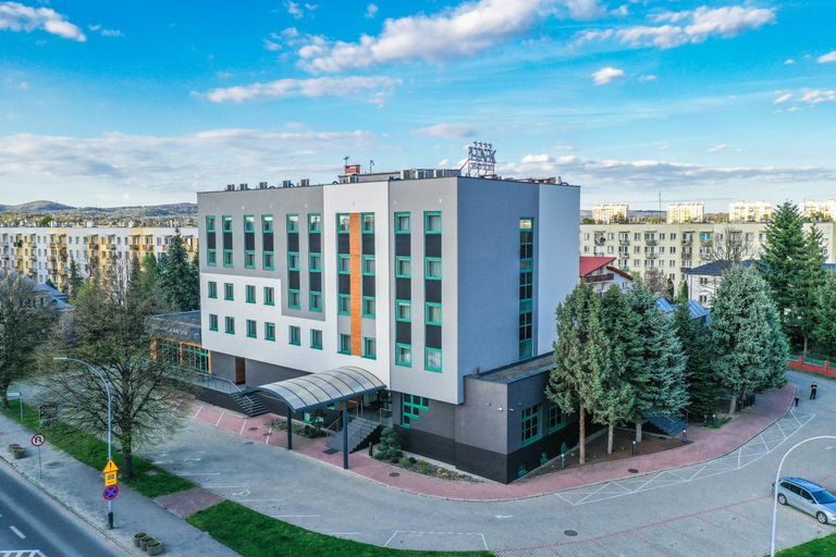 Exterior & Views