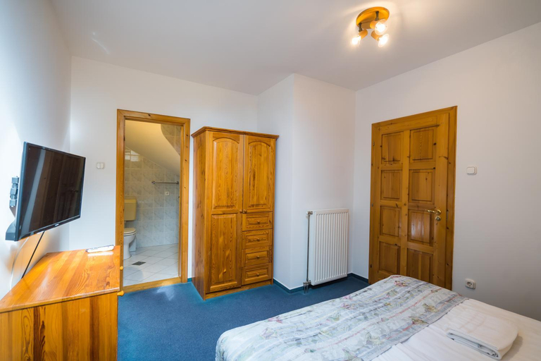 Bedroom 2, Gyorfi Apartmanhaz Zamardi, Siófok