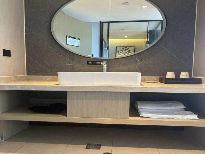 Bathroom 3, Green Tree Inn Huainan Square South Road, Huainan