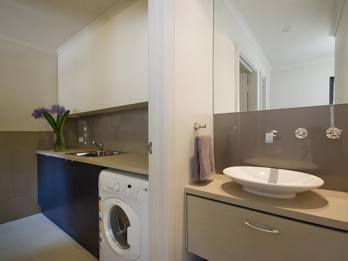 Bathroom 2, The McLaren Eye Holiday House, Adelaide