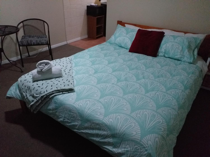 Bedroom 2, Orewa Accommodation, Rodney