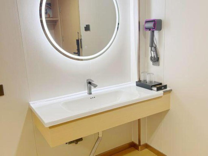 Bathroom 4, Silver Art Hotel, Zhuhai
