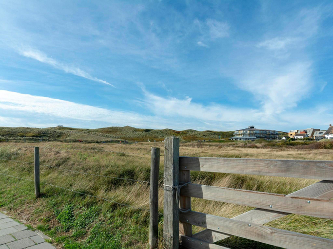 Others 4, Apartment in Bergen near Sandy Beach, Zijpe