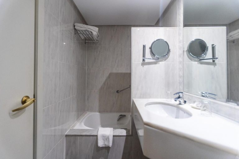 Bathroom 4, Mariant, Baleares