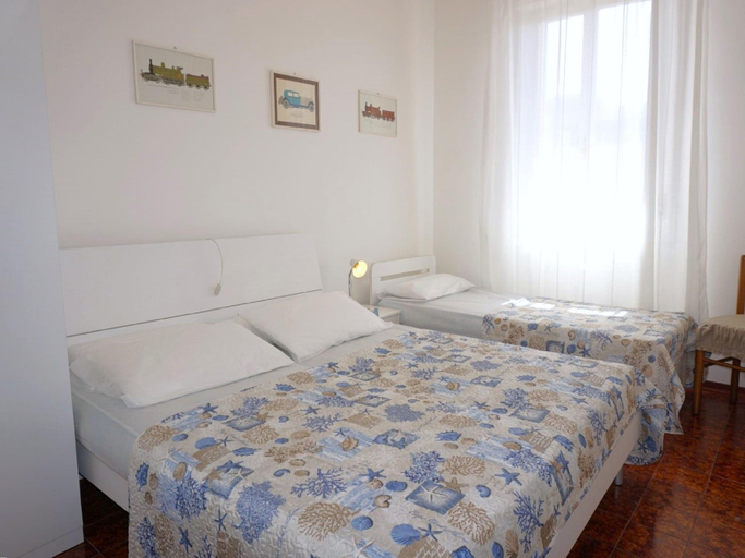 Bedroom 2, Apartment in Porto Santa Margherita by Beach, Venezia