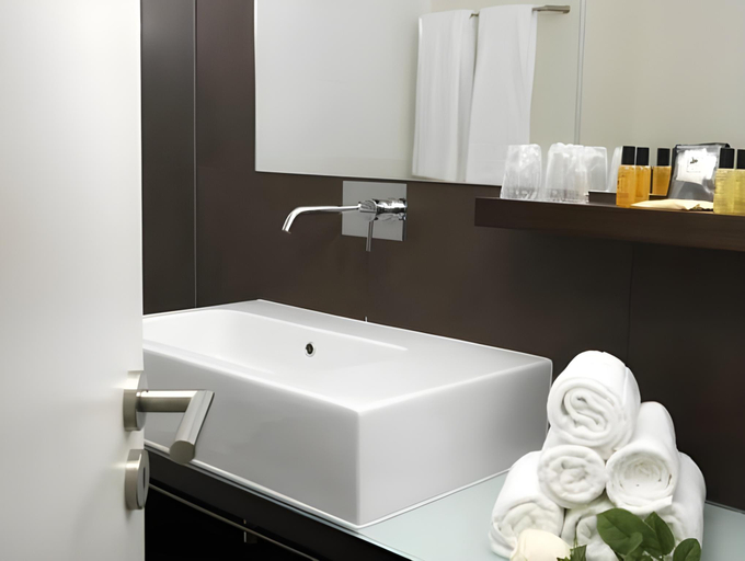 Bathroom 5, RR Alvor Baía Resort, Portimão