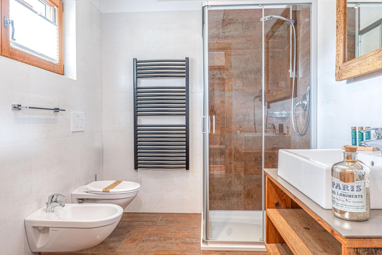 Bathroom 3, Alpine Mountain Chalet, Bolzano