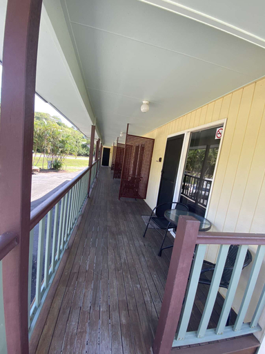Others 5, Agnes palms motel, Miriam Vale