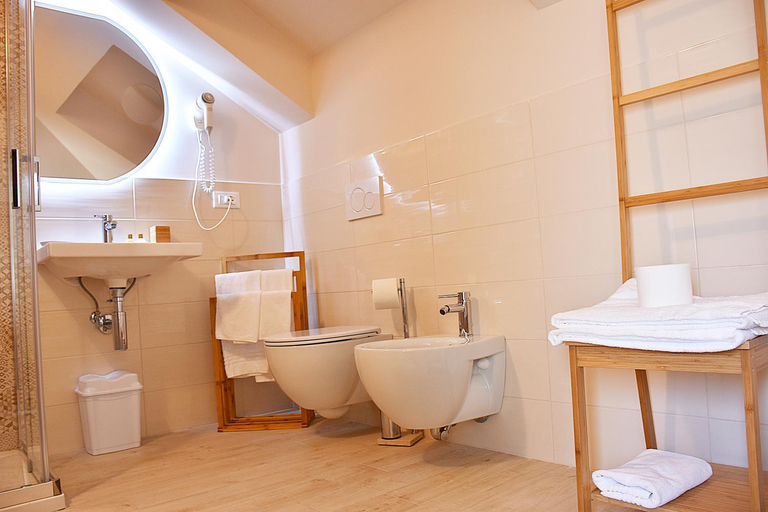 Bathroom 4, Hotel Lady G, Teramo