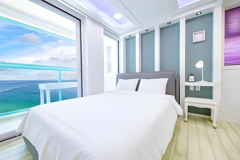 Bedroom 2, Samcheok Pureun Bada Pension, Samcheok