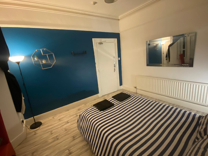 Others 5, bnb, Belfast