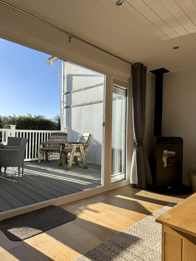 Others 5, Pet-Friendly Waterside Lodge - Cotswold Water Park, Gloucestershire