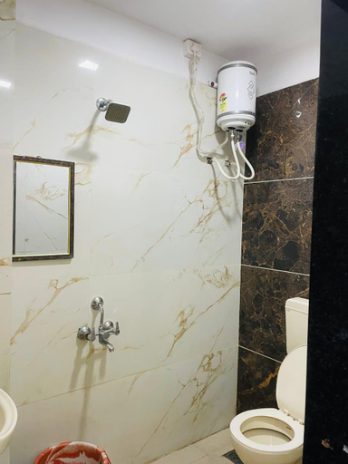Bathroom 5, Hotel Ganesh Palace, Ujjain