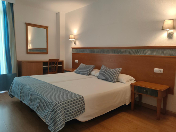 Bedroom 3, Apartamentos Martha's, Baleares