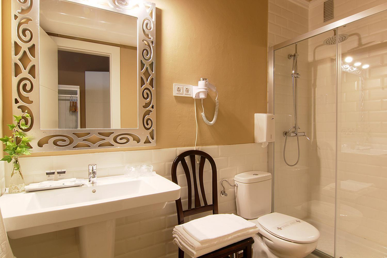Bathroom 2, Los Castañuelos, Ávila