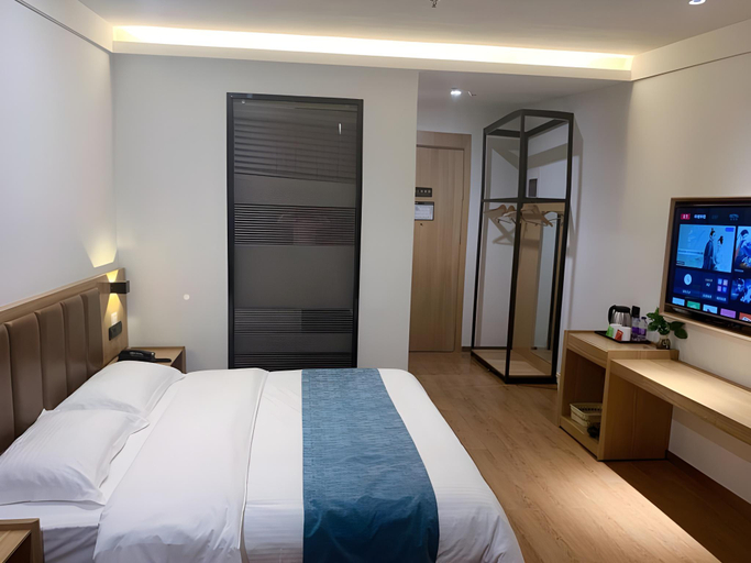 Bedroom 2, GreenTree Inn Express Guangdong Zhanjiang Donghai Island, Zhanjiang