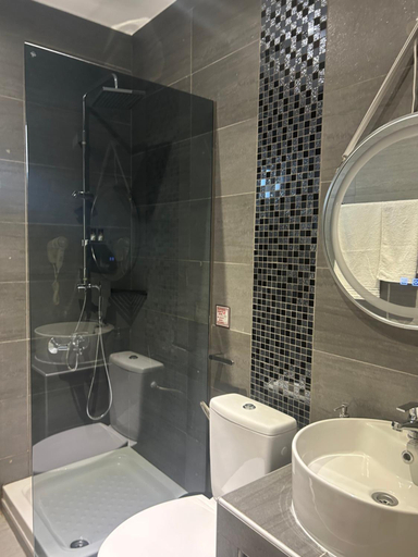Bathroom 2, CROSS PLAZA, Central Macedonia