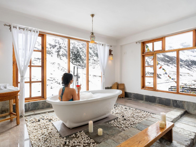 Bathroom, Moustache Koksar Luxuria, Sissu, Lahul & Spiti