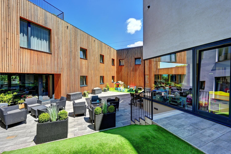 Exterior & Views