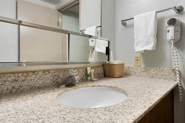 Bathroom 4, Budget Motel, Millard