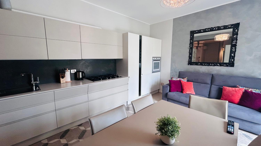 Others 2, Lakeview Verdi Apartment, Verona
