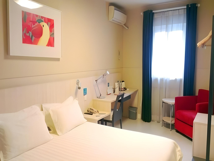Bedroom 2, Magnotel Hotel Nanchang Minde Road Bayi Hall, Nanchang
