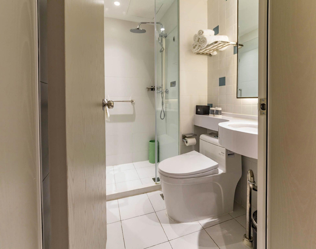 Bathroom 4, Magnotel Shanghai Henglong Plaza, Shanghai