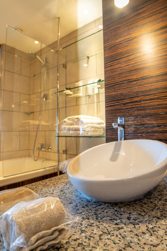 Bathroom 5, Arkin Palm Beach Hotel
