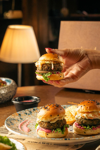 Food & Drinks 5, Peninsula Redpine , Mumbai Suburban