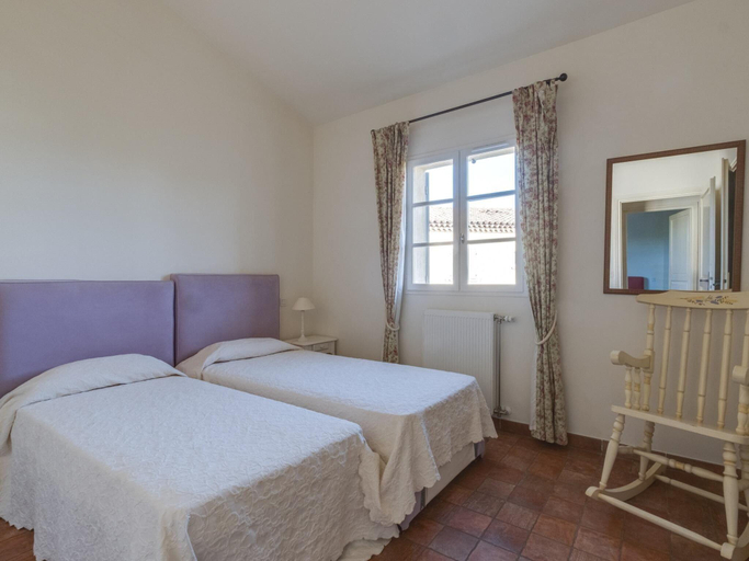 Bedroom 3, Holiday flats at Domaine de Saint-Endreol with golf, SPA and pool, Var