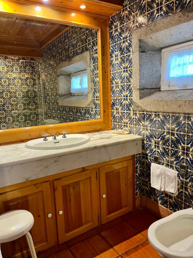Bathroom 4, Paco De Calheiros, Ponte de Lima