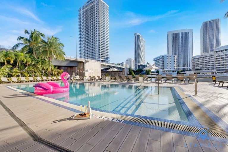 Sport & Beauty 2, Apartment w/ Balcony+ Pool+ Near Beach, Broward