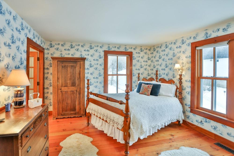 Bedroom 2, Round Barn Farm B & B Event Center, Goodhue