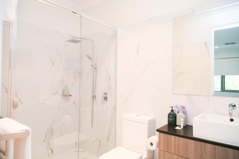 Bathroom 2, Hilton Executive Apartments, Adelaide