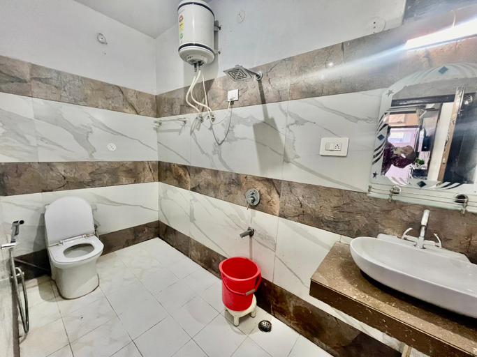 Bathroom 4, Hotel Sahara Inn, Chamba