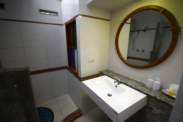 Bathroom 3, Seashell Village Resort, Tha Mai