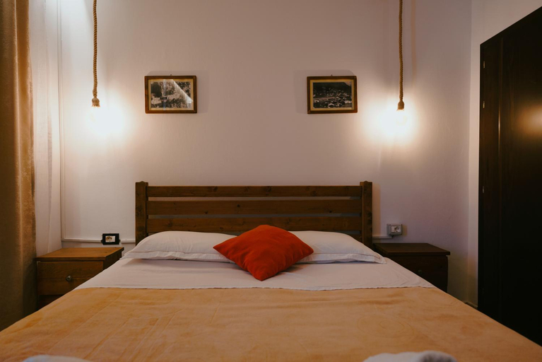 Bedroom 2, Maya Hostel Berat, Beratit