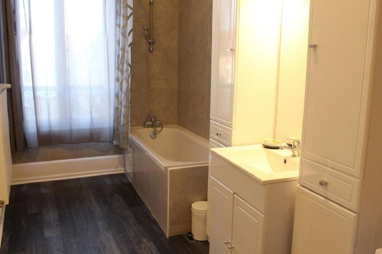 Bathroom 3, Complexe Le 43, Haute-Saône