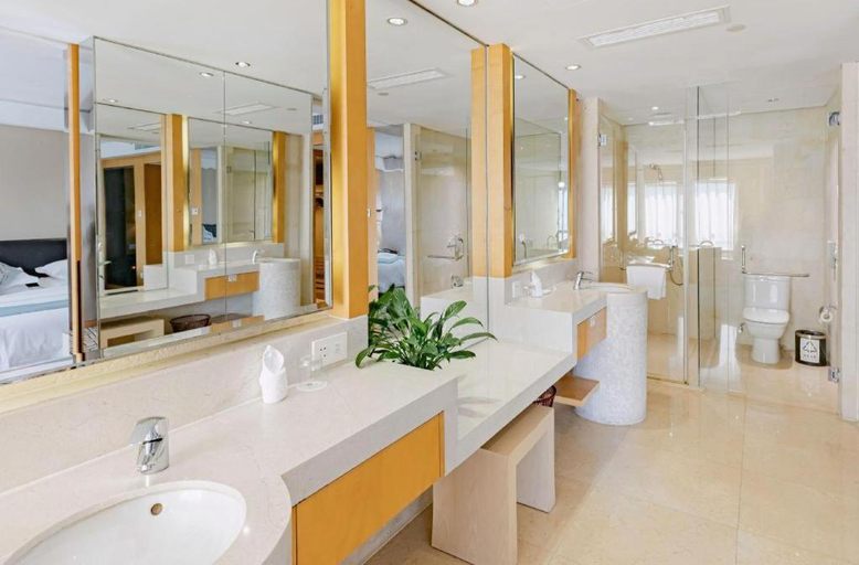 Bathroom 4, New Century Pujiang Hotel, Jinhua
