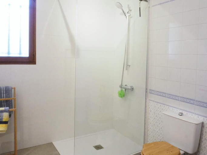Bathroom 4, House in Vaison-la-Romaine with Pool, Vaucluse