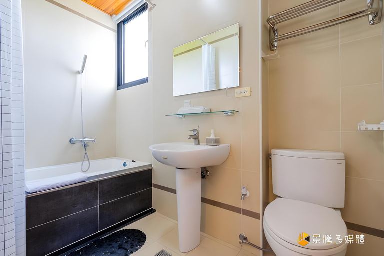 Bathroom 2, 港享受民宿, Yilan