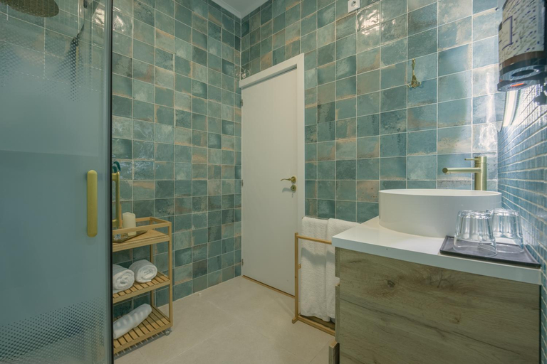 Bathroom 3, Casinha dos Sapateiros, Lisbon