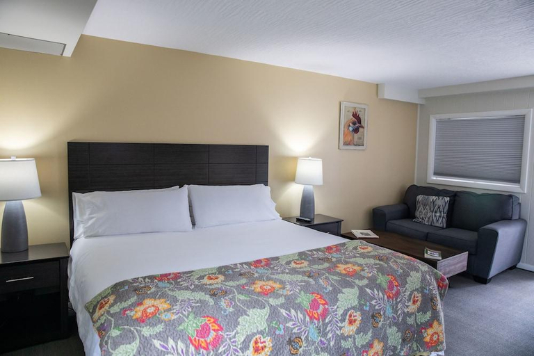 Bedroom 2, Clear River Inn and Tavern, Rutland