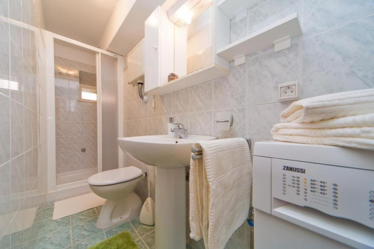 Bathroom 3, Apartment Maru - Two Bedroom Apartment with City View A4, Dubrovnik