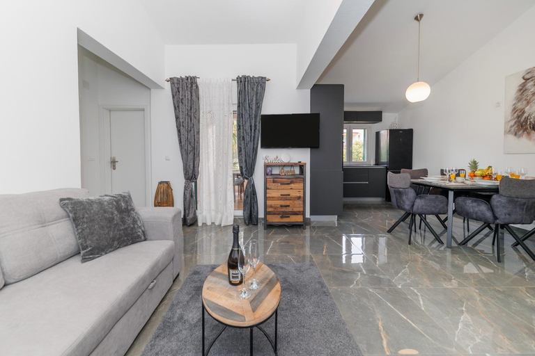 Others 5, Apartments Riva, Zadar