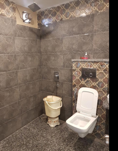 Bathroom 5, Hotel Leo Continental, Delhi