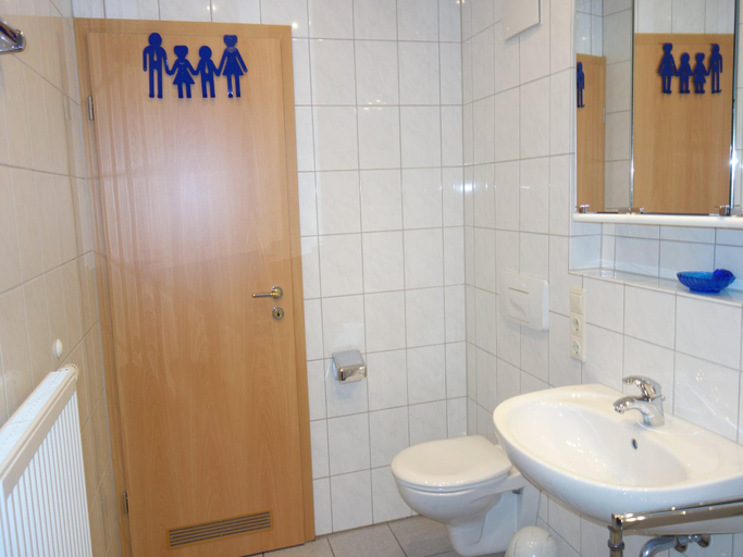 Bathroom 3, Geraumige Wohnung mit Skilift in der Nahe, Waldeck-Frankenberg