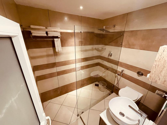 Bathroom 4, Foggy Knolls Resort Vagamon, Idukki