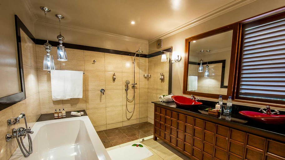 Bathroom 5, Elewana Arusha Coffee Lodge, Arusha Urban